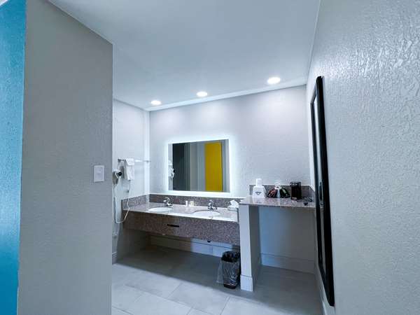  - Days Inn & Suites Santa Rosa - I-40, Exit 275