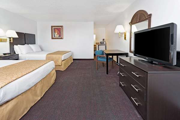  - Days Inn & Suites Santa Rosa - I-40, Exit 275