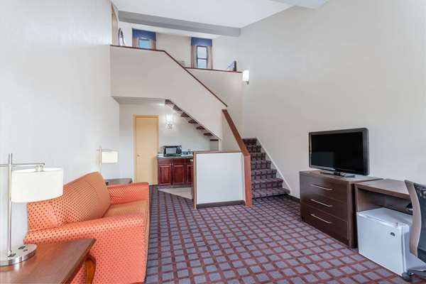 Suite - Days Inn Woodbury