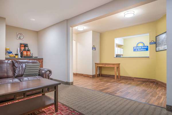  - Days Inn & Suites South Rochester