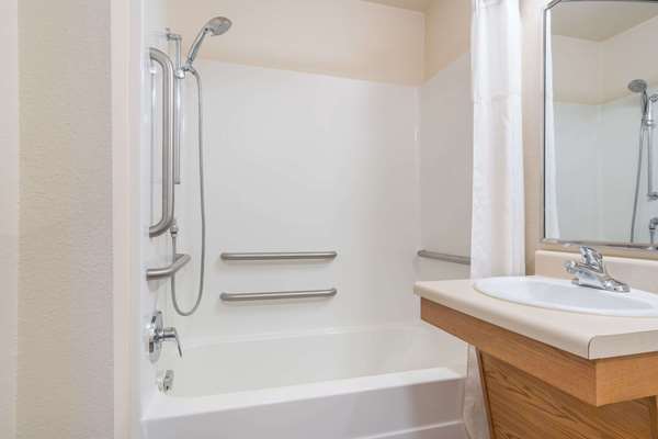  - Days Inn & Suites South Rochester