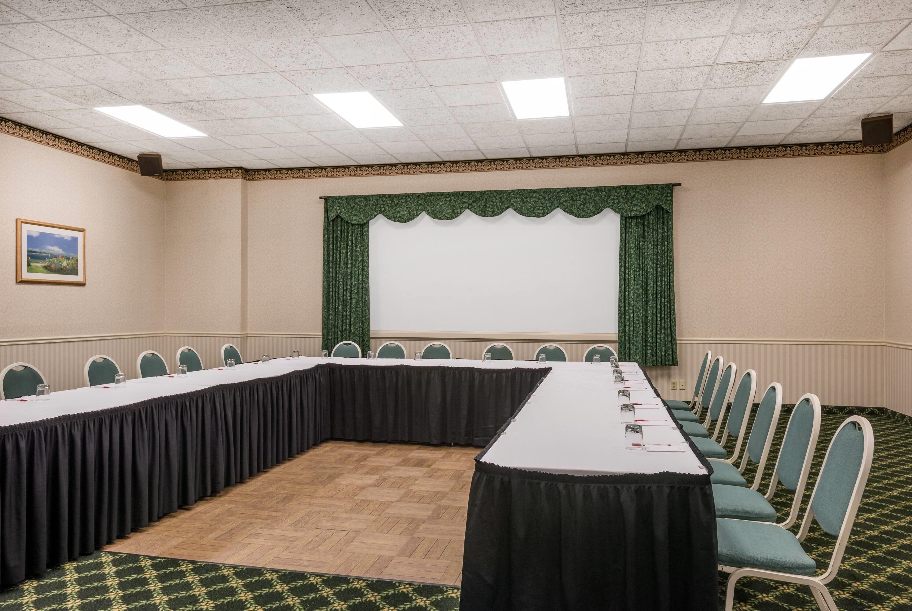 Meeting Room | Ramada Plaza by Wyndham Portland