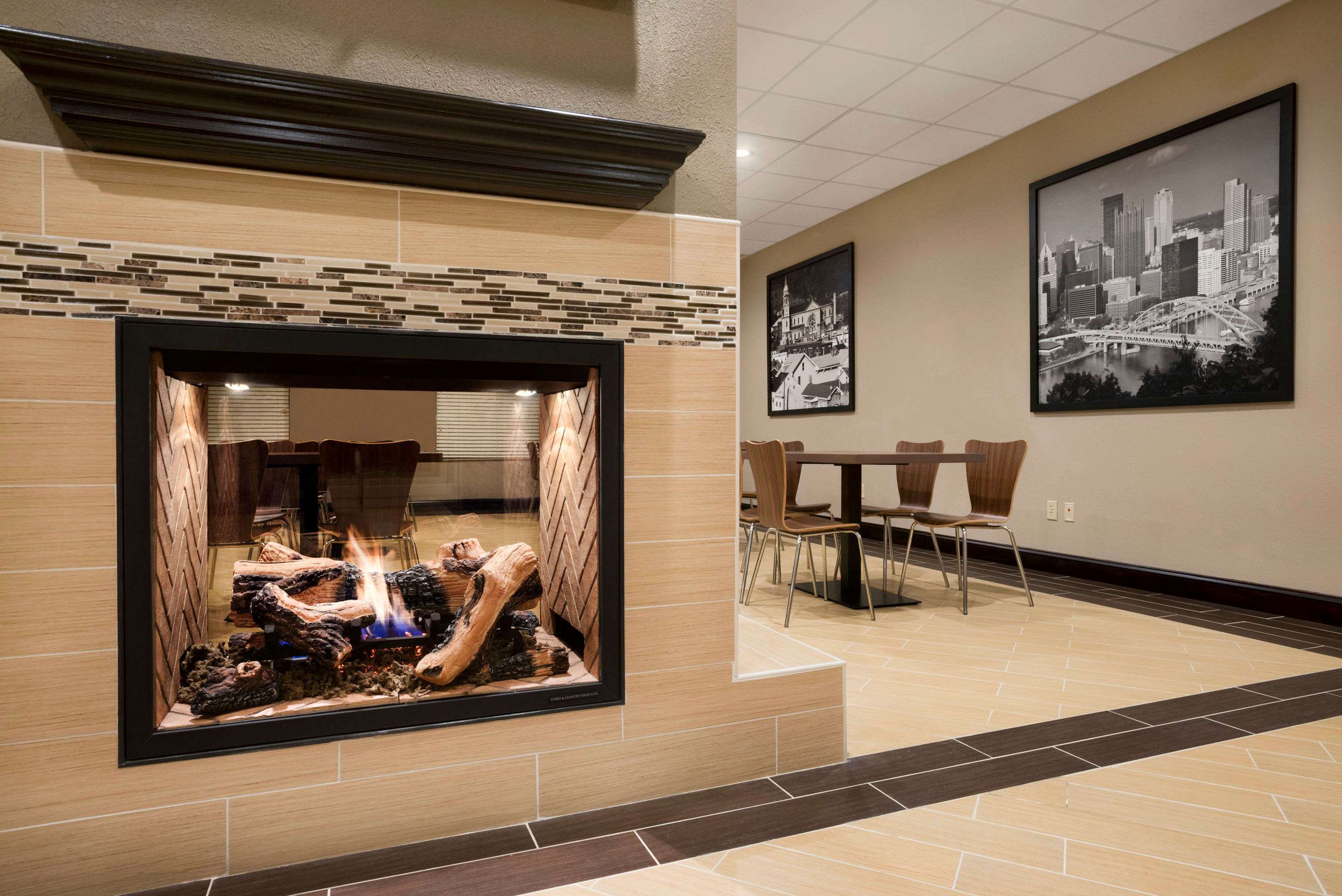 Restaurant | Super 8 by Wyndham Hershey Chocolate Avenue