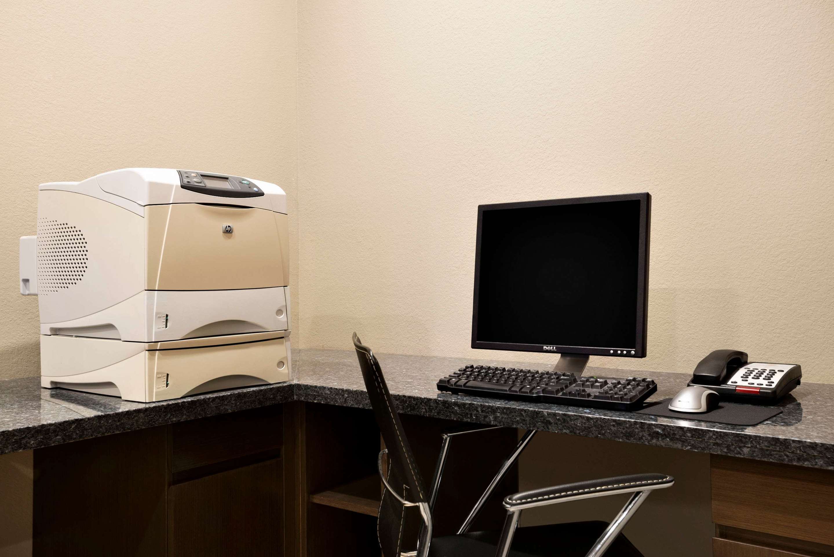 Business Center | Super 8 by Wyndham Hershey Chocolate Avenue