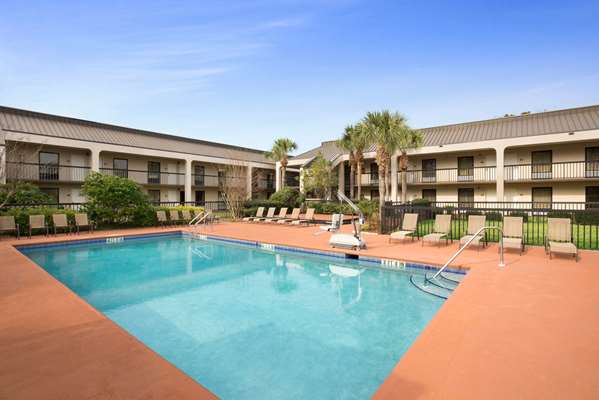 Pool - Days Inn Airport Jacksonville - I-95, Exit 363