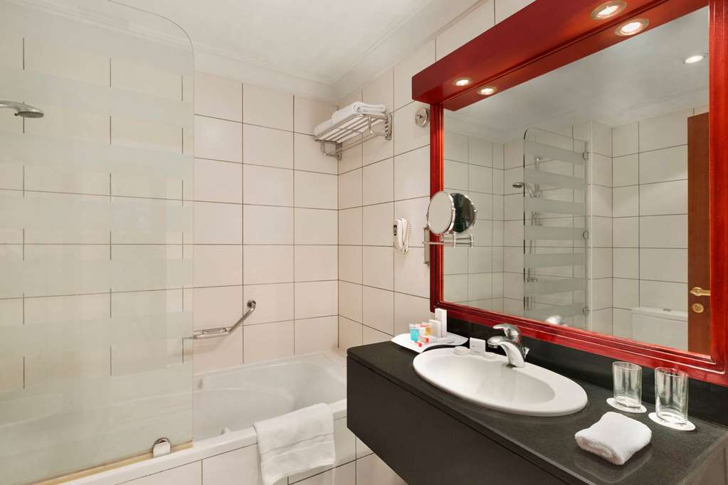 RAMADA BY WYNDHAM RIYADH-guestroom-Guest Room,Bathroom,On-Site.jpg