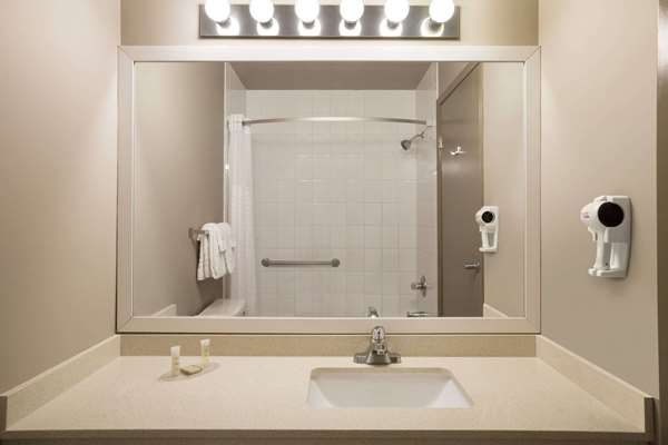  - Days Inn Woodstock