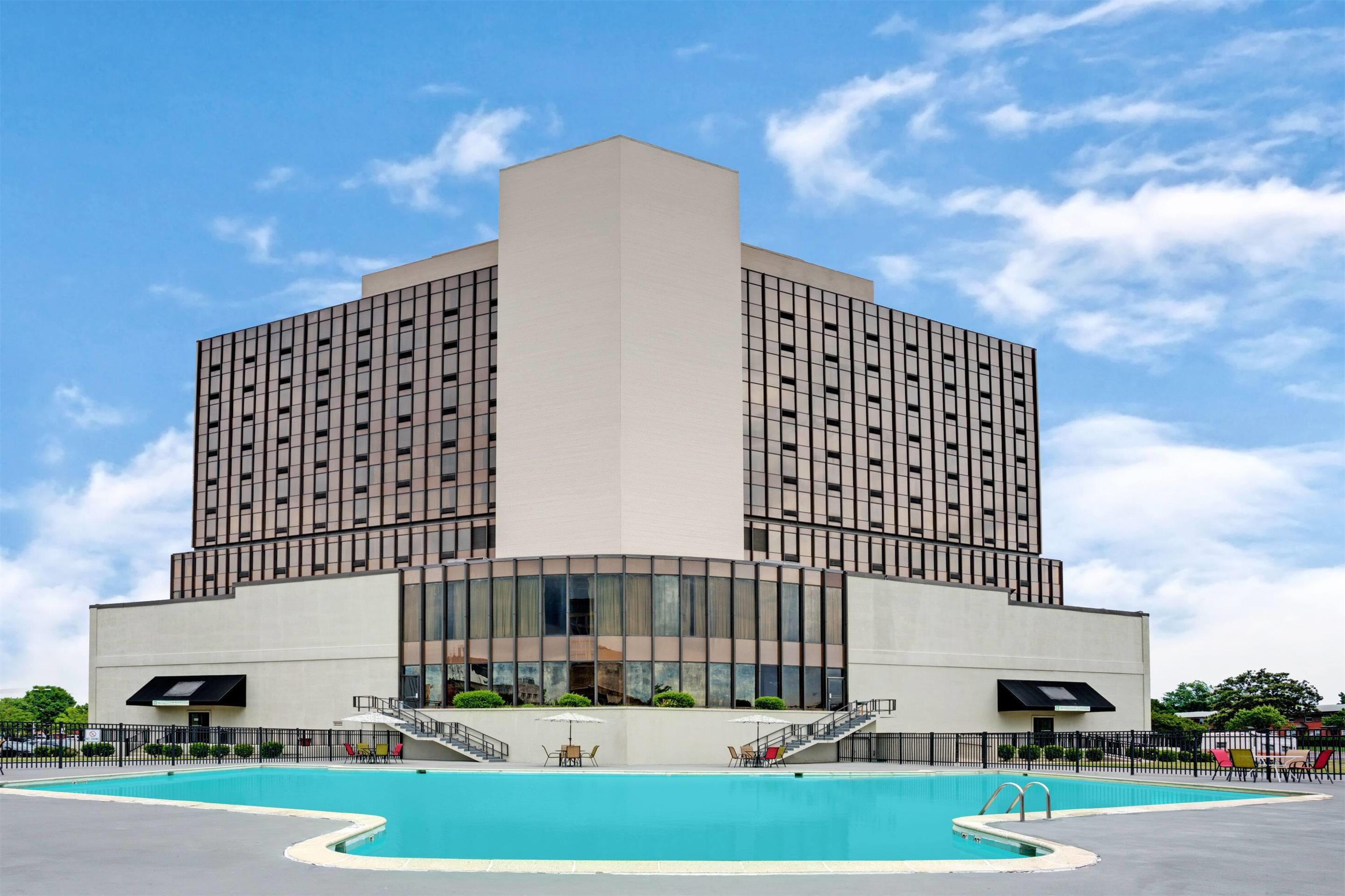 Pool | Wyndham Garden Norfolk Downtown