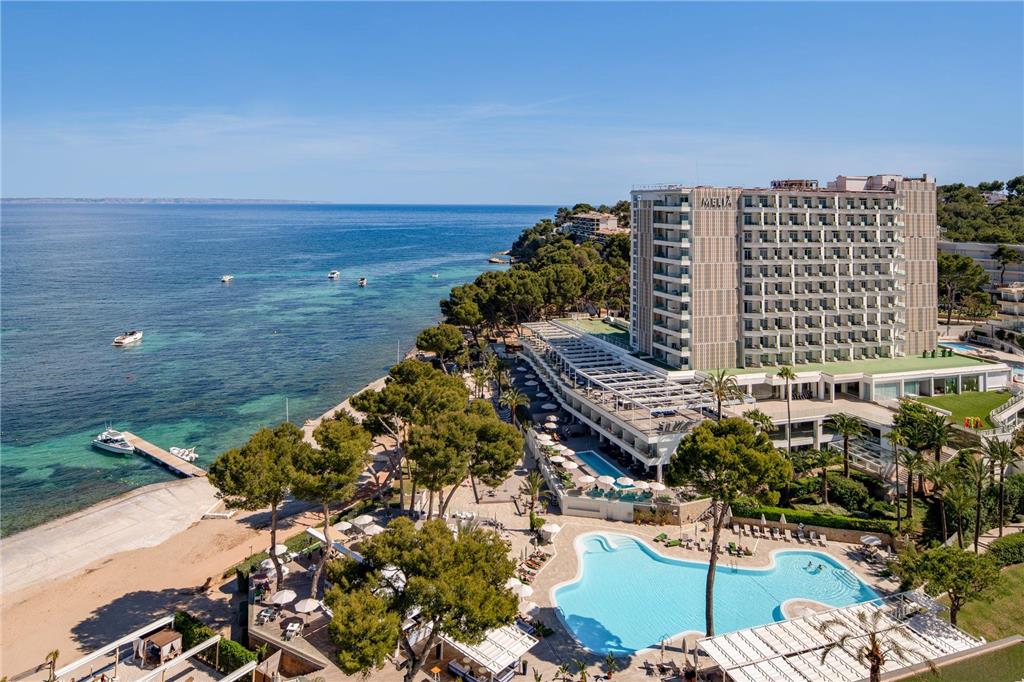 MELIA CALVIA BEACH-guestroom-Guest Room,Guest Room Amenity,Pool,Architecture,Off-Site,On-Site,Outdoor/Exterior,Local Area,People,Beach,View from above,Waterfront,Exterior View of Building.jpg