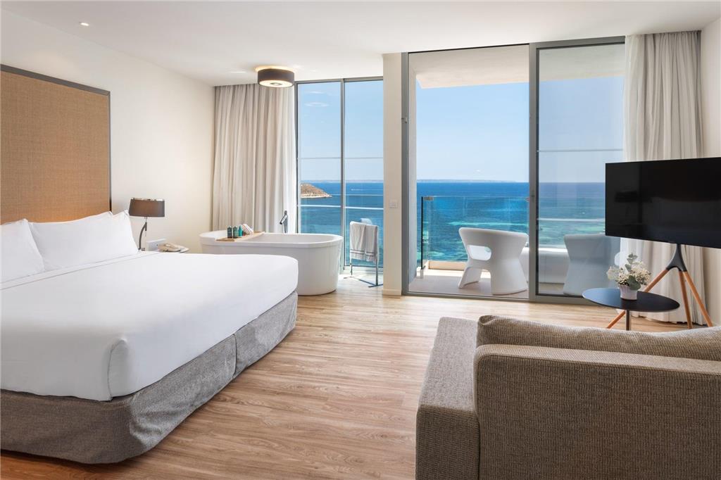 MELIA SOUTH BEACH-guestroom-Guest Room,On-Site.jpg