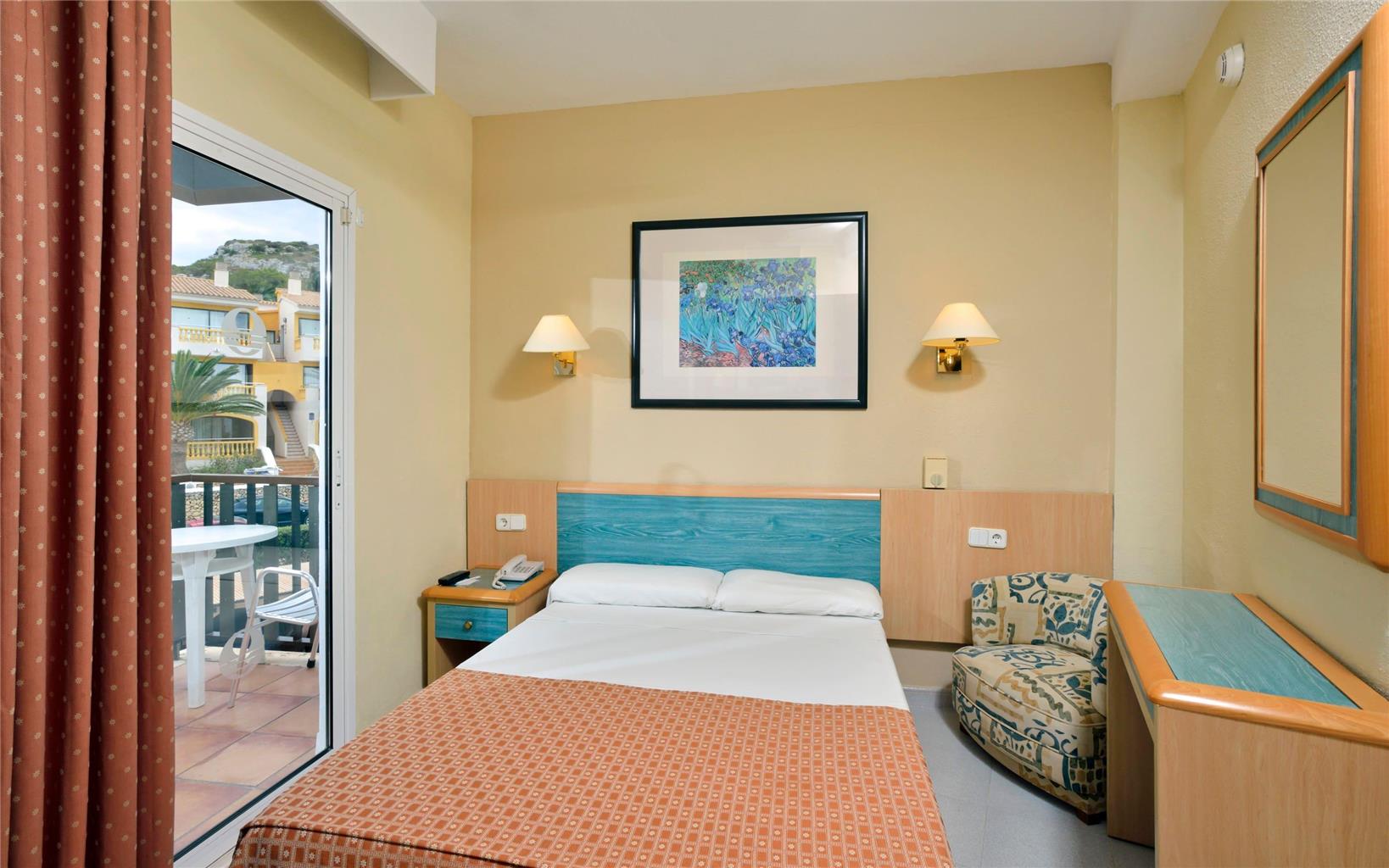 SOL MILANOS PINGUINOS-guestroom-Guest Room,On-Site.jpg