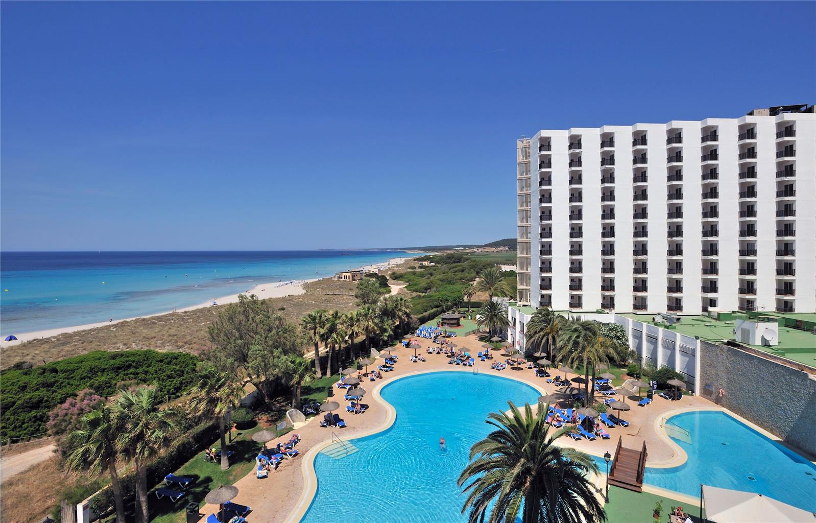 SOL MILANOS PINGUINOS-guestroom-Guest Room,Guest Room Amenity,Pool,Architecture,On-Site,Outdoor/Exterior,City,People,Exterior View of Building,Family.jpg