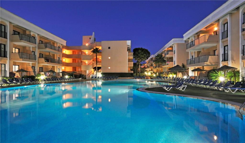 SOL SANCTI PETRI APARTHOTEL-guestroom-Guest Room,Guest Room Amenity,Pool,Architecture,On-Site,Outdoor/Exterior,City,People,Waterfront,Exterior View of Building.jpg