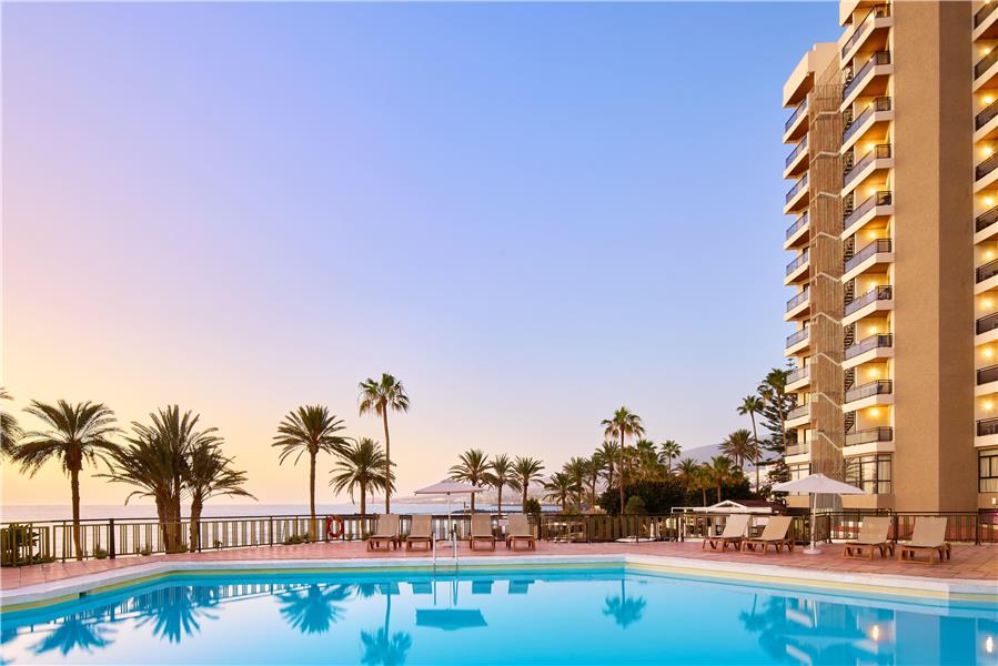 Guest Room,Guest Room Amenity,Pool,Architecture,On-Site,Outdoor/Exterior,City,Exterior View of Building,Family