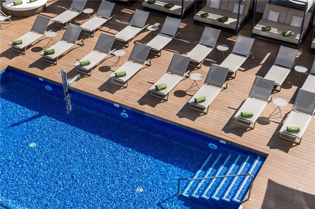 MELIA VALENCIA-guestroom-Guest Room,Guest Room Amenity,Pool,On-Site,Outdoor/Exterior,View from above.jpg