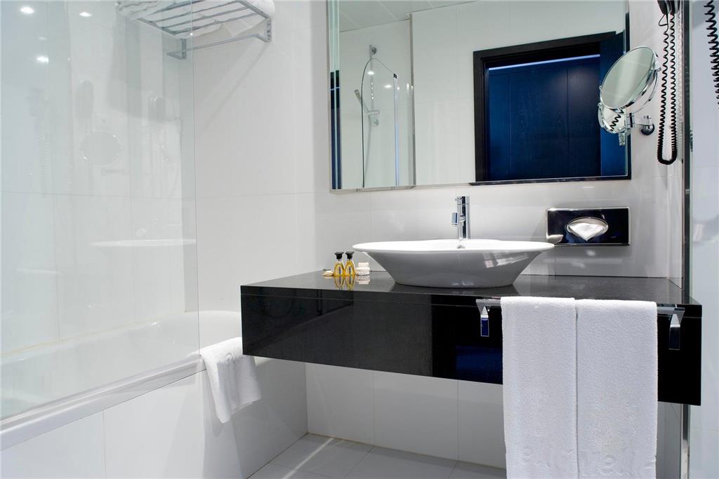 MELIA RIA-guestroom-Guest Room,On-Site.jpg