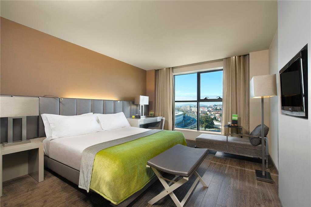 MELIA BRAGA-guestroom-Guest Room,On-Site.jpg
