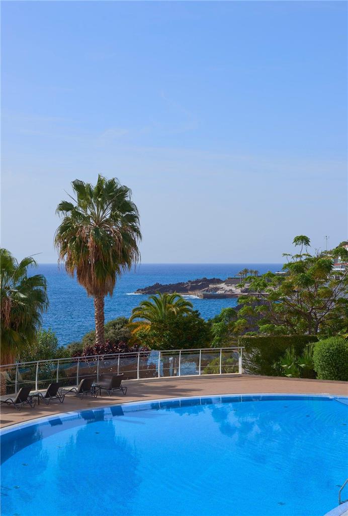 MELIA MADEIRA MARE-guestroom-Guest Room,Guest Room Amenity,Pool,Architecture,On-Site,Outdoor/Exterior,Exterior View of Building,Family.jpg
