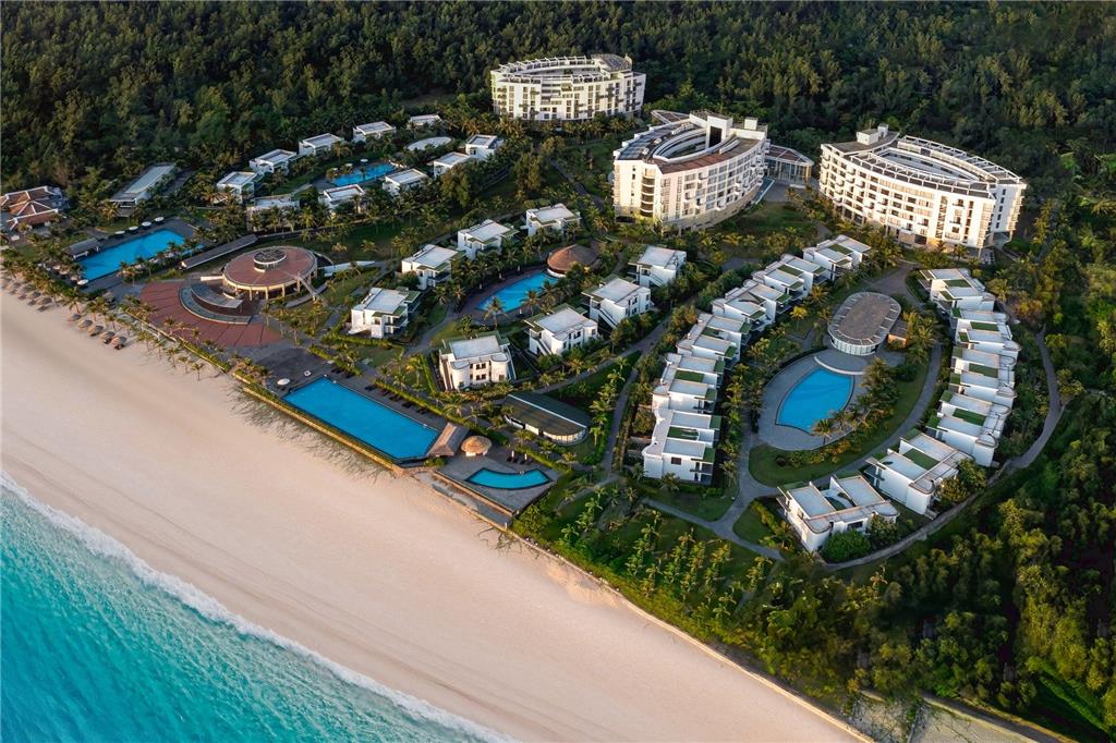 MELIA DANANG BEACH RESORT-guestroom-Guest Room,Guest Room Amenity,Pool,Architecture,Off-Site,On-Site,Outdoor/Exterior,Local Area,Beach,View from above,Exterior View of Building.jpg