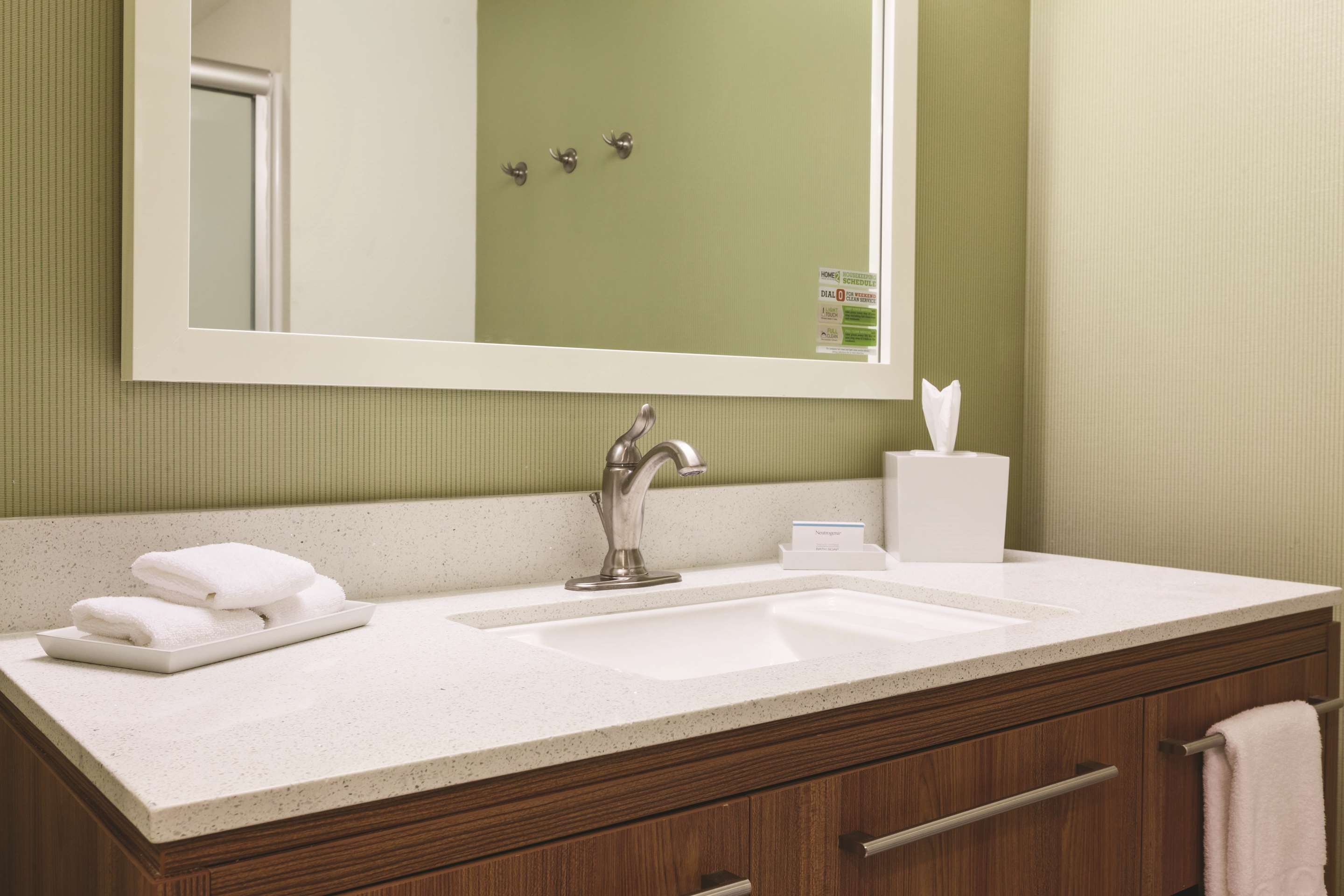 Guest room bath