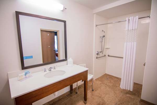  - Hampton Inn & Suites FieldhouseUSA Frisco