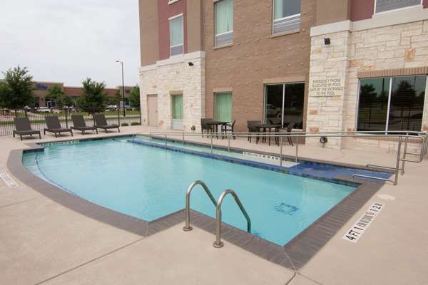 Pool - Hampton Inn & Suites FieldhouseUSA Frisco