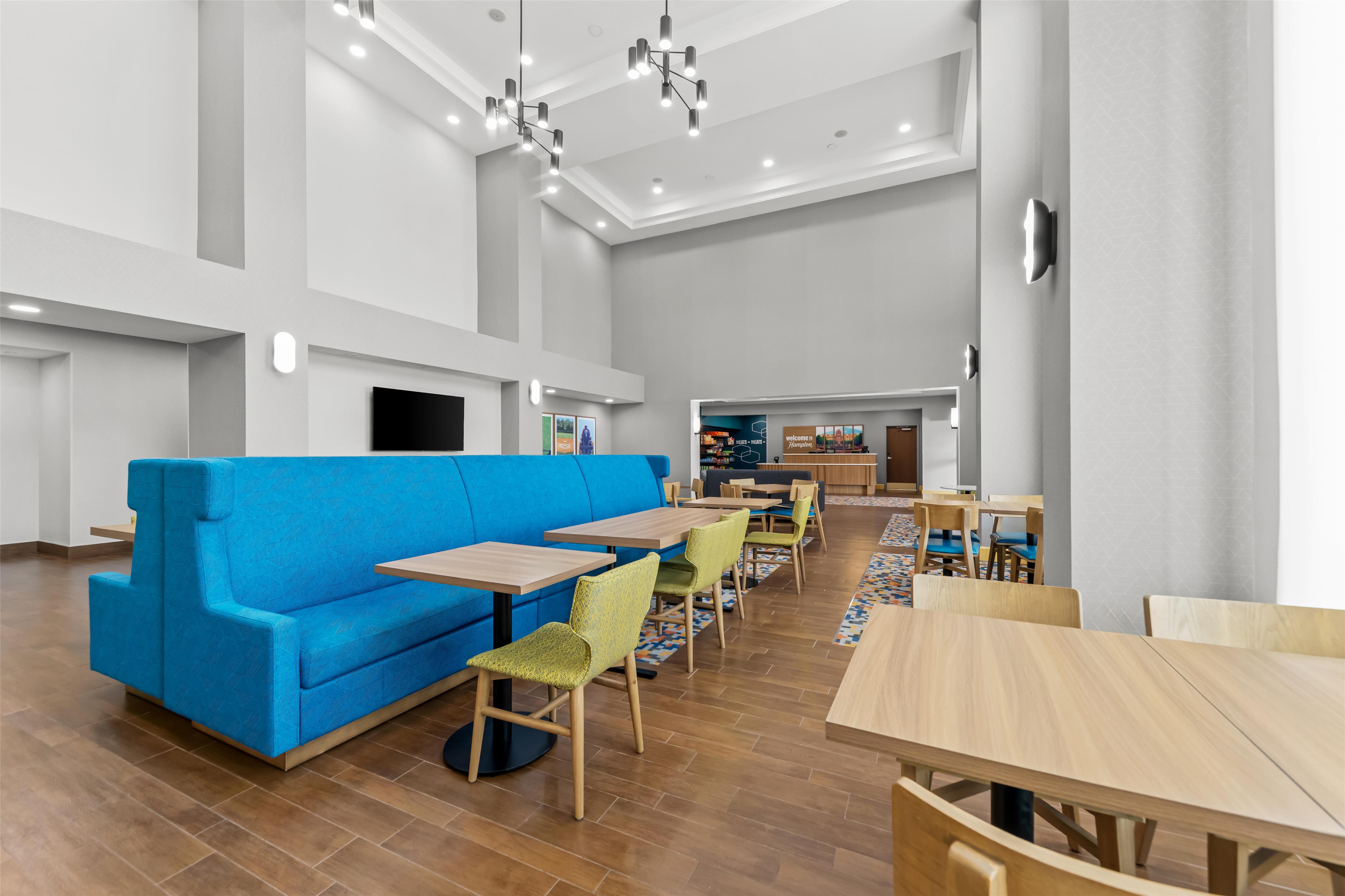Lobby | Hampton Inn & Suites Dallas/Frisco North-FieldhouseUSA