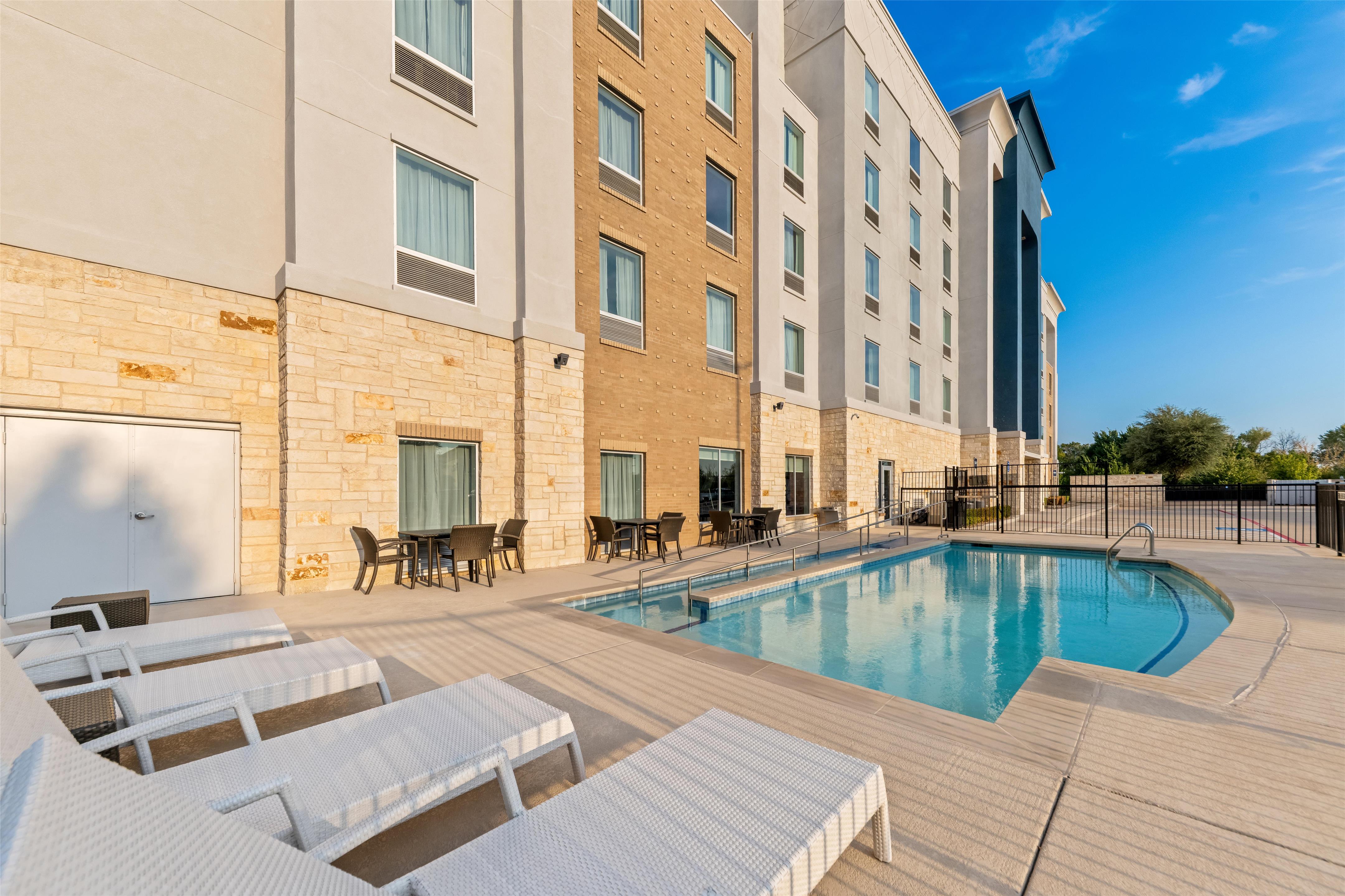 Pool | Hampton Inn & Suites Dallas/Frisco North-FieldhouseUSA