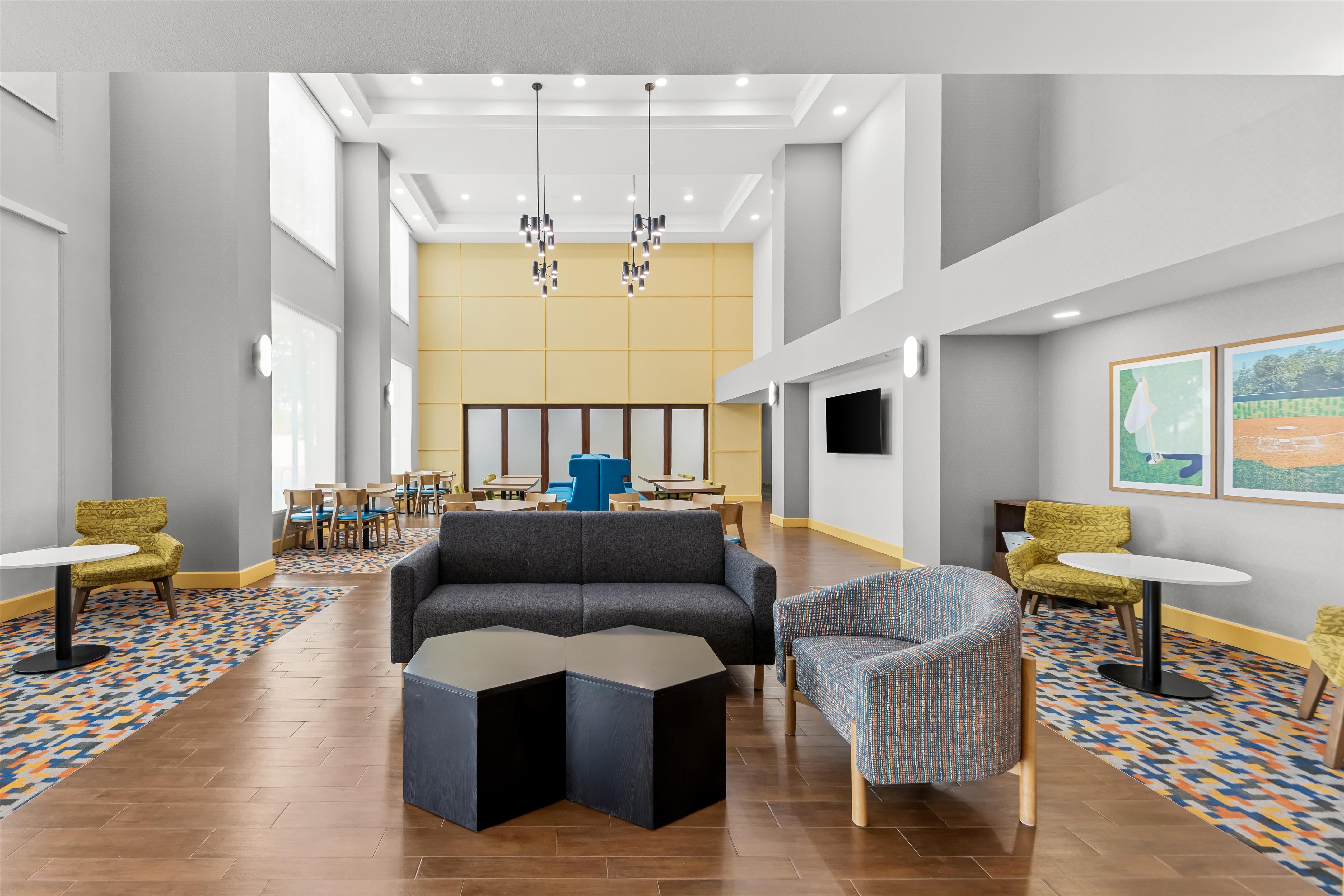Lobby | Hampton Inn & Suites Dallas/Frisco North-FieldhouseUSA