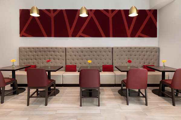 Restaurant - Hilton Garden Inn Long Island City Queens