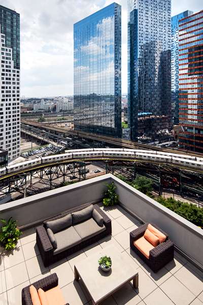  - Hilton Garden Inn Long Island City Queens