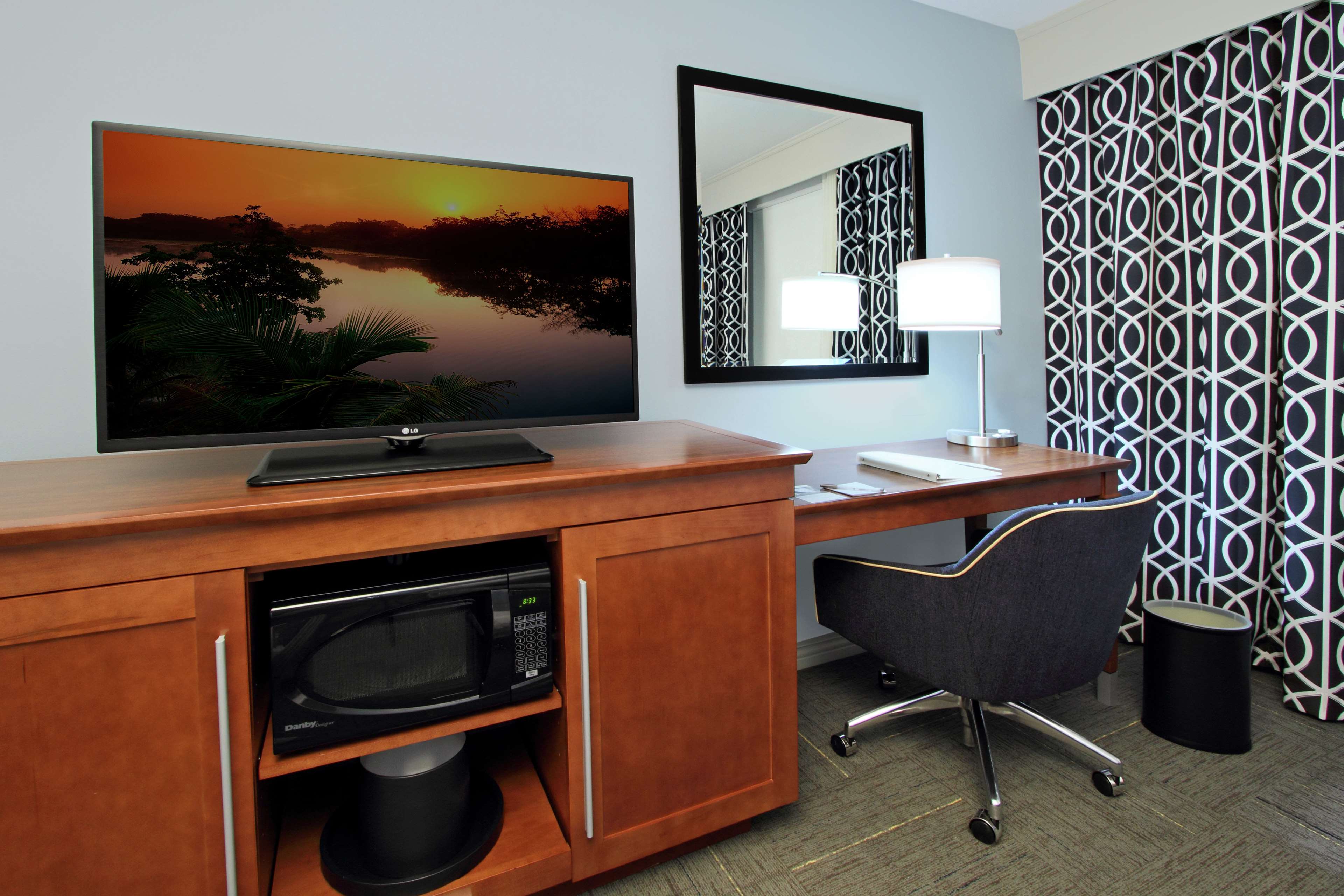 Hampton Inn Richland/South Jackson Room Type - 1 KING SFBD MIC FRG NS