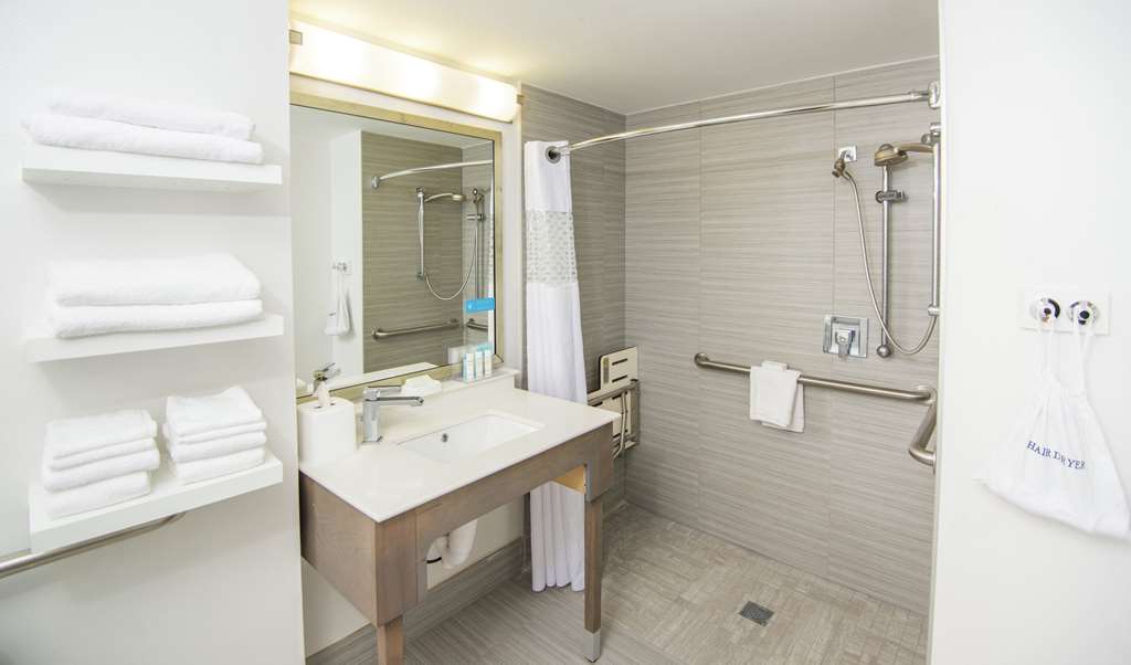 Hampton Inn by Hilton Jacksonville South/I-95 at JTB - Tap to explore photos