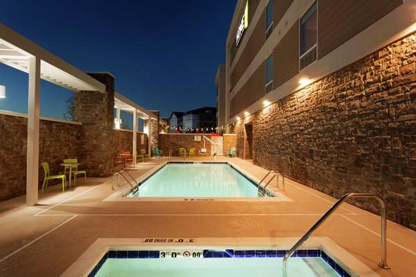 Pool - Home2 Suites by Hilton Midland