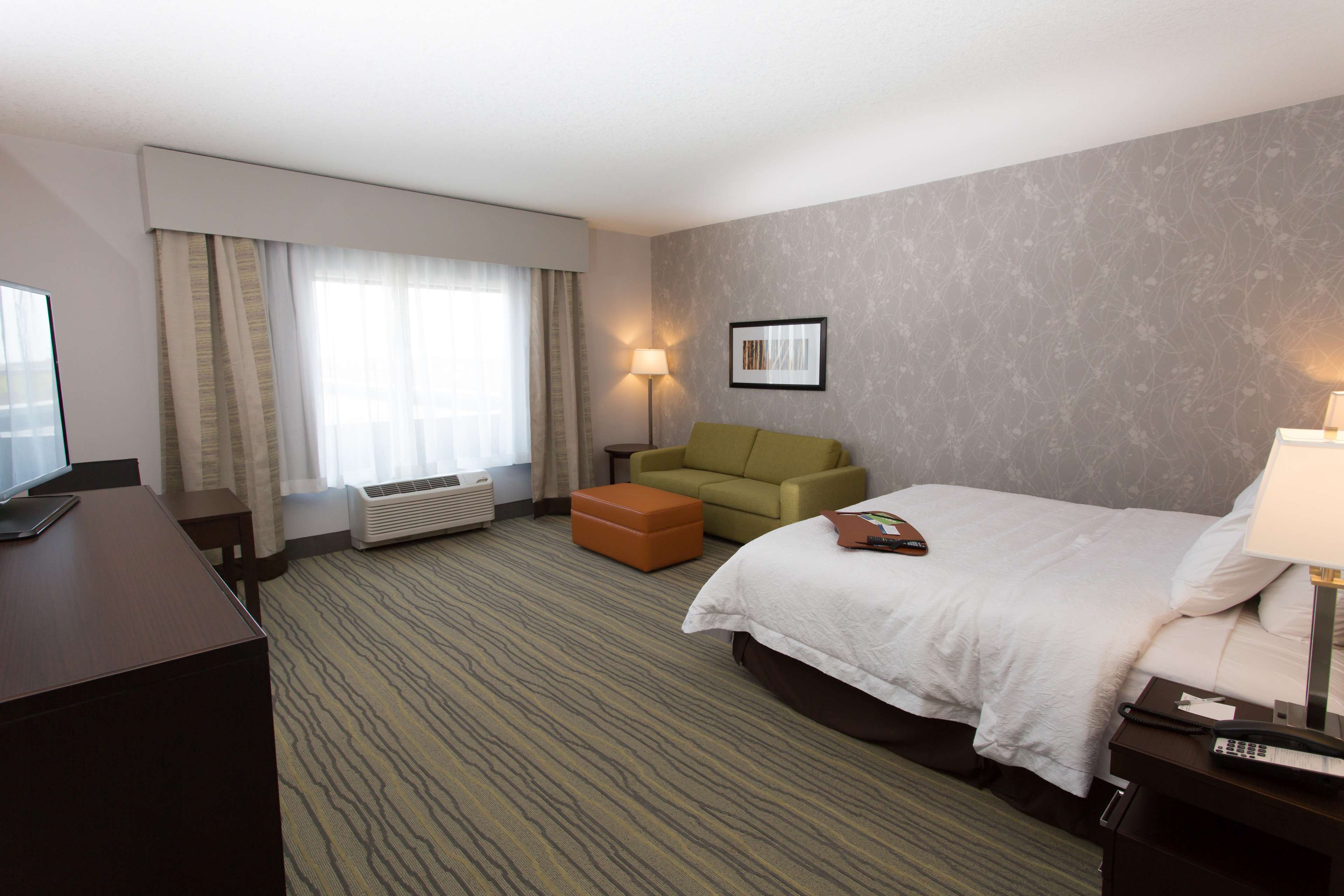 Hampton Inn by Hilton Lloydminster Room Type - 1K MOB HEA ACC RI-S NS SFB