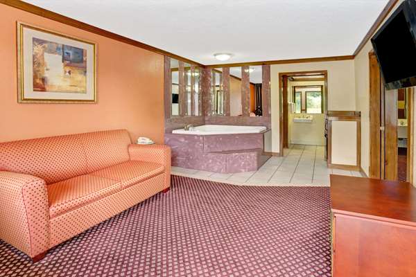 Suite - Travelodge Sellersburg - I-65, Exit 7