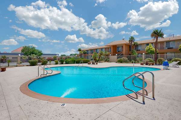 Pool - Knights Inn Palmdale - CA 14, Exit 35