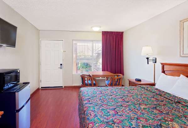  - Knights Inn Palmdale - CA 14, Exit 35