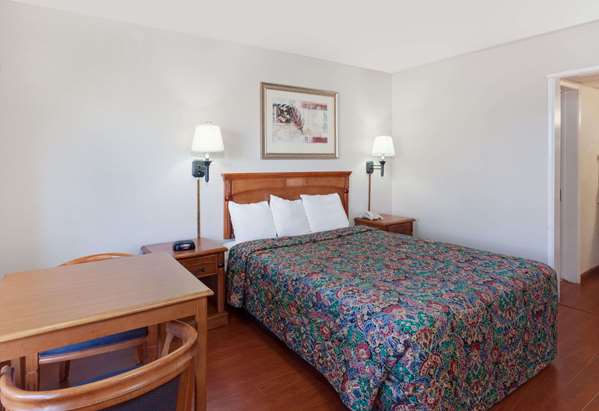  - Knights Inn Palmdale - CA 14, Exit 35
