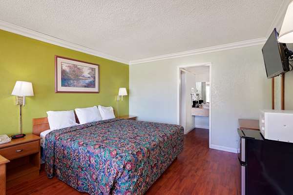  - Knights Inn Palmdale - CA 14, Exit 35