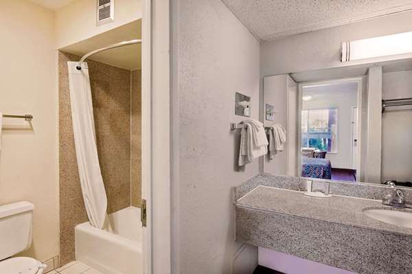  - Knights Inn Palmdale - CA 14, Exit 35