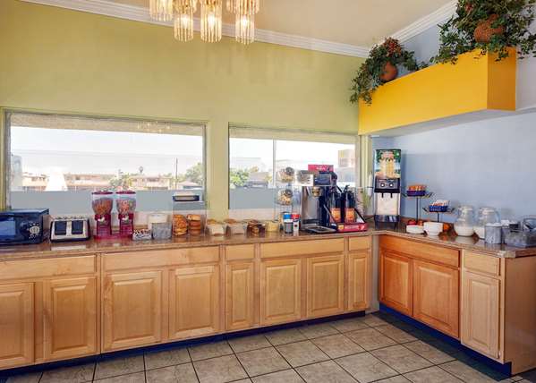 Amenities - Knights Inn Palmdale - CA 14, Exit 35
