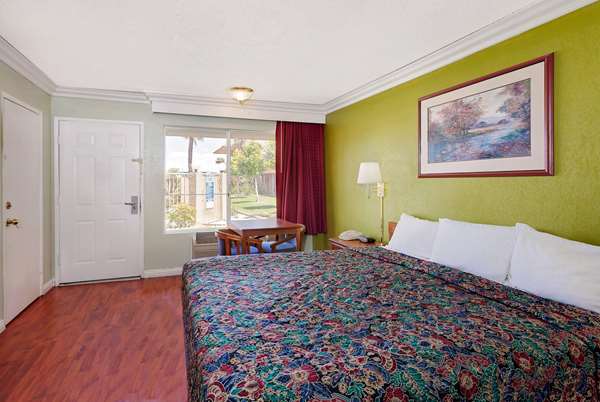  - Knights Inn Palmdale - CA 14, Exit 35