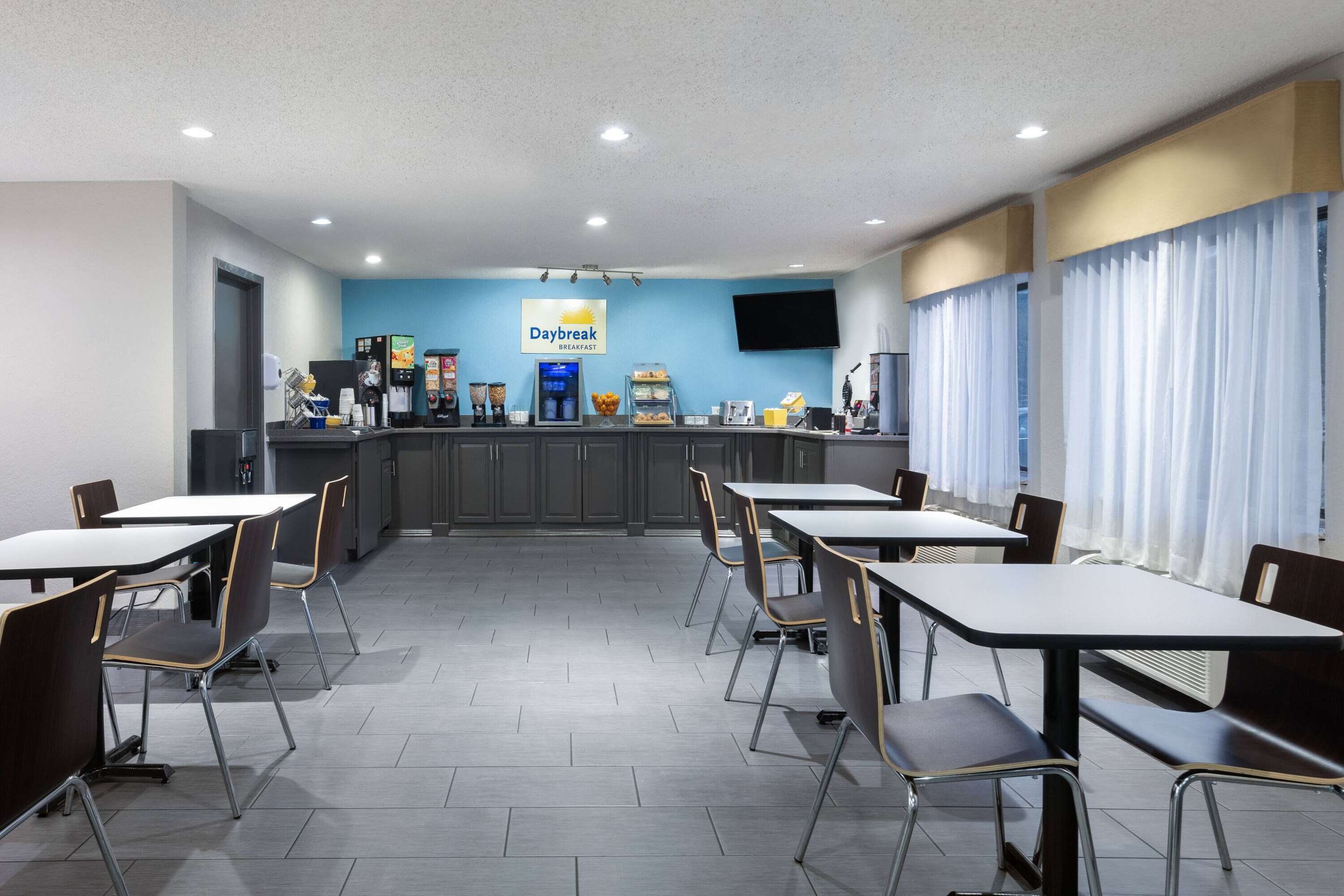 Undefined | Days Inn & Suites by Wyndham Kansas City South