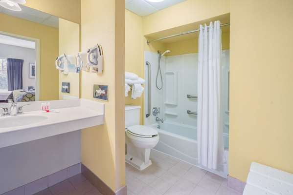  - Baymont Inn & Suites Warrenton