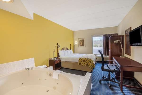 Suite - Baymont Inn & Suites Warrenton