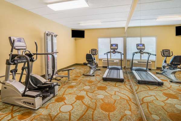 Fitness/ Exercise Room - Baymont Inn & Suites Warrenton