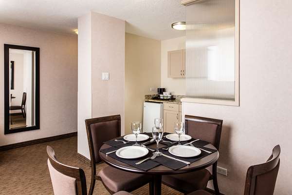 Suite - Campus Tower Suite Hotel Edmonton