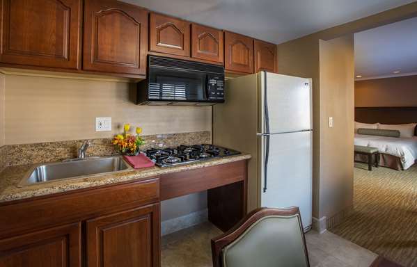 Suite - Coast Anabelle Hotel Burbank