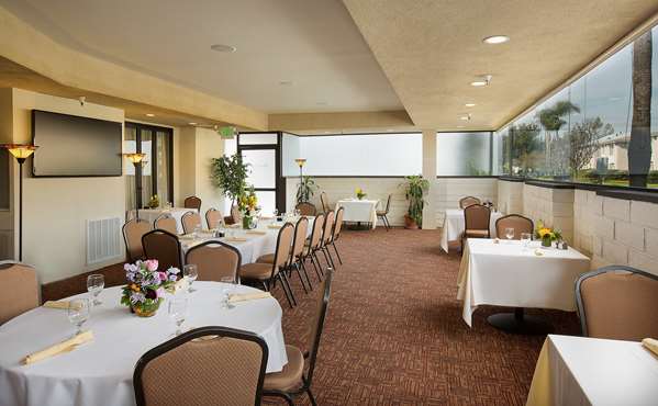 Restaurant - Coast Anabelle Hotel Burbank